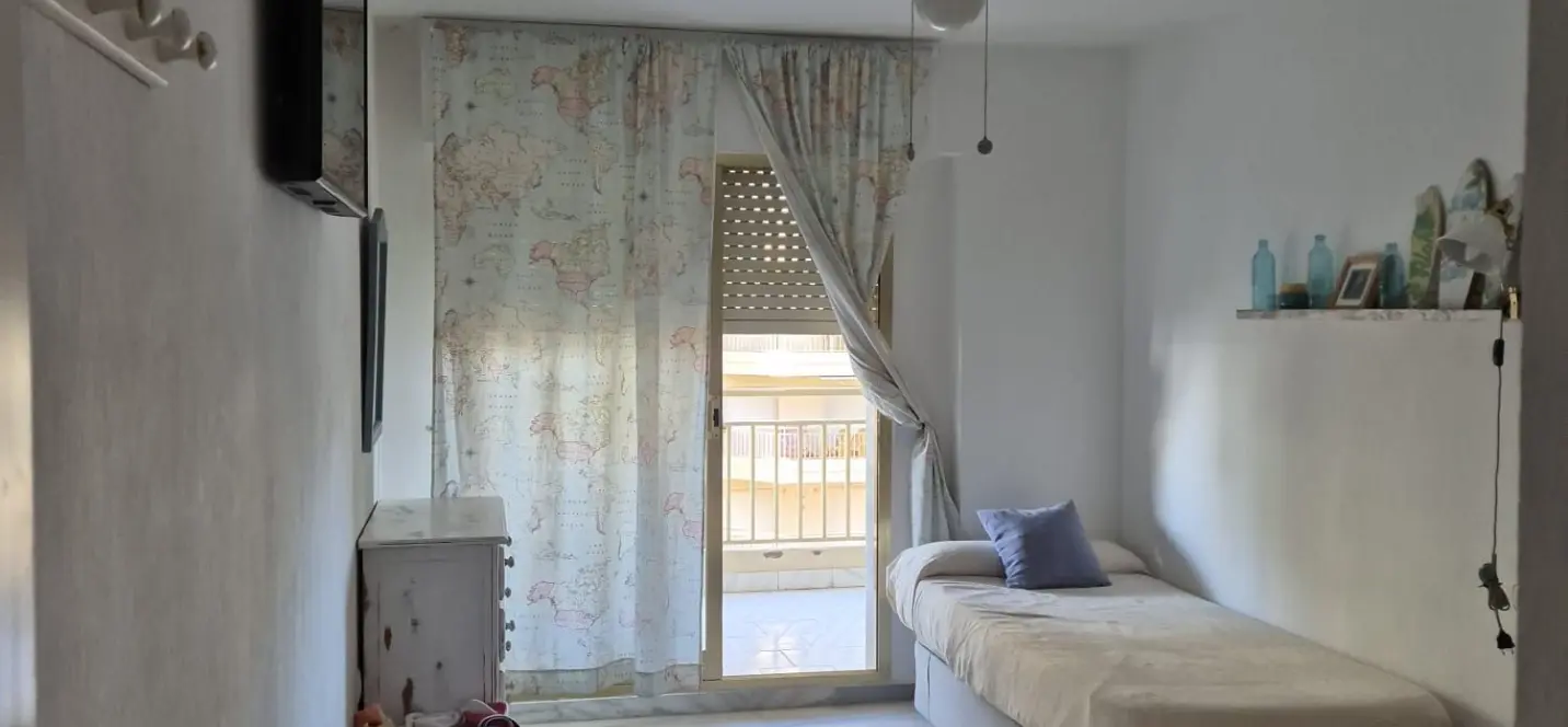 Sale of middle floor apartment in Fuengirola 3