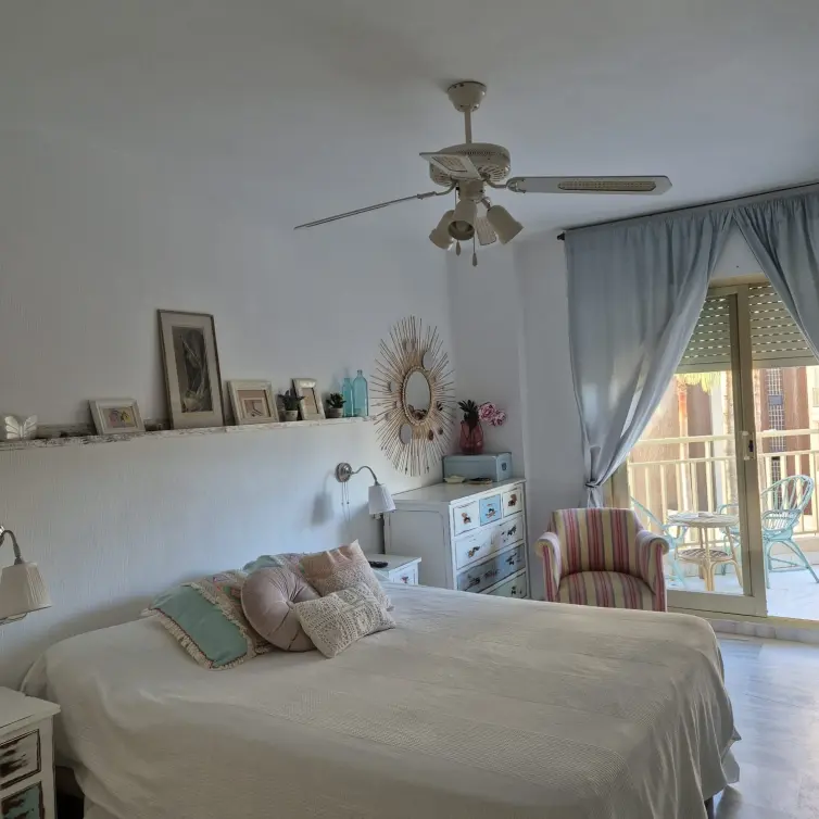 Sale of middle floor apartment in Fuengirola