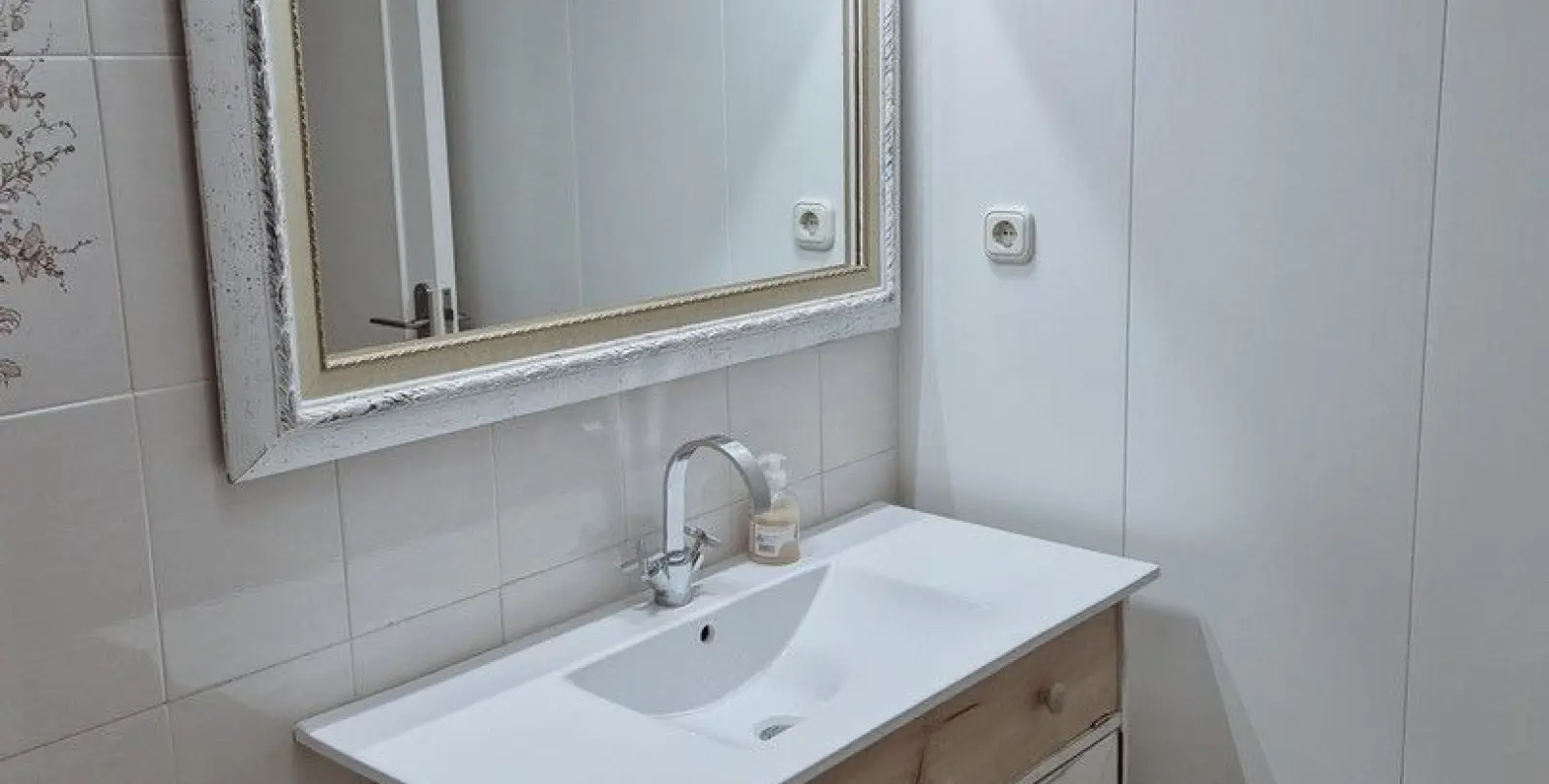 Sale of middle floor apartment in Fuengirola 11