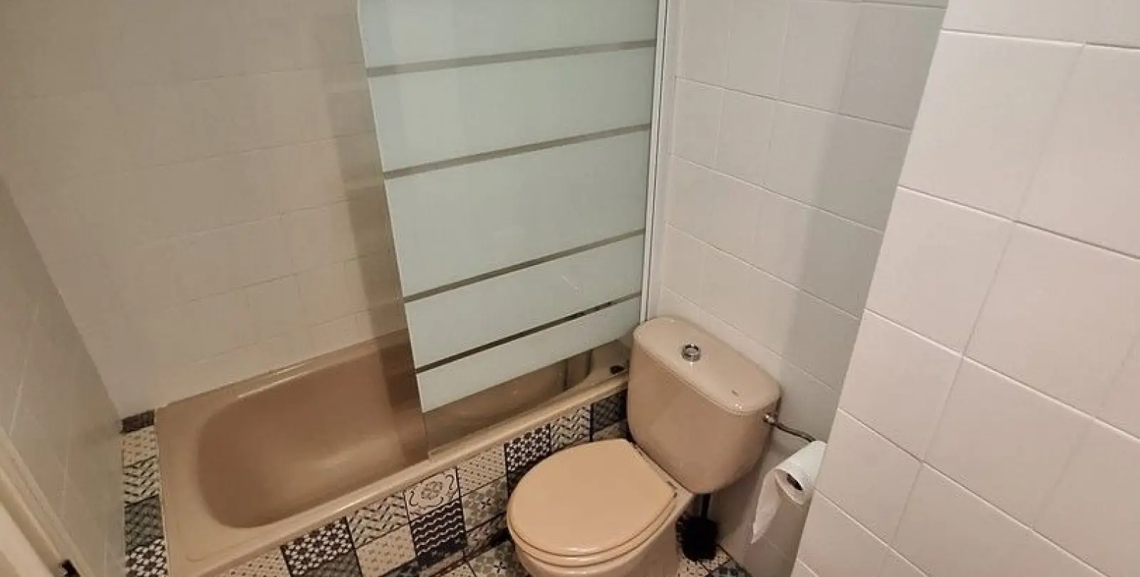 Sale of middle floor apartment in Fuengirola 12