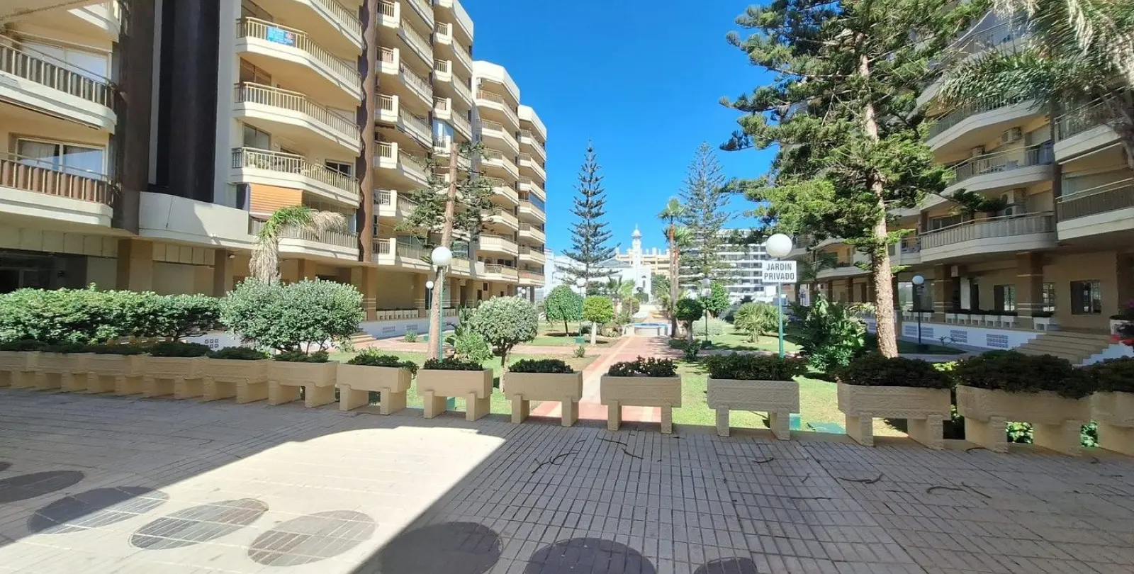Sale of middle floor apartment in Fuengirola 20