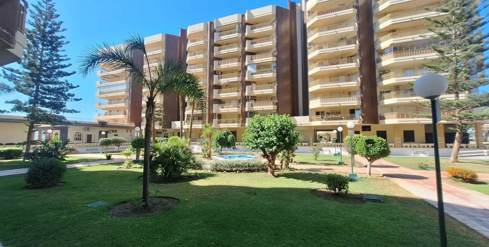 Sale of middle floor apartment in Fuengirola 23