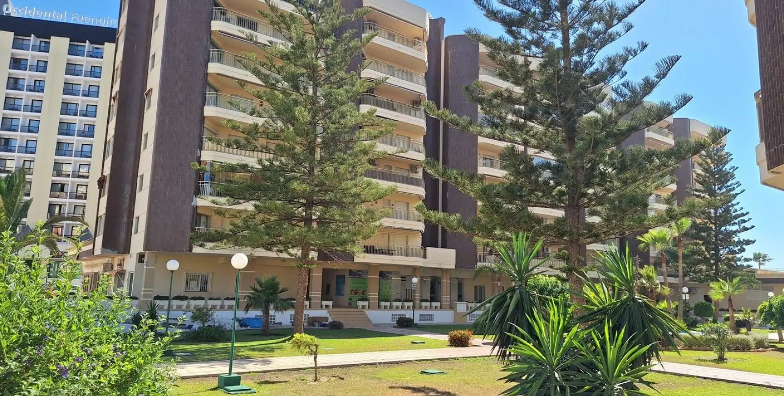 Sale of middle floor apartment in Fuengirola 24