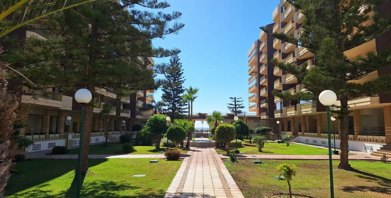 Sale of middle floor apartment in Fuengirola 25