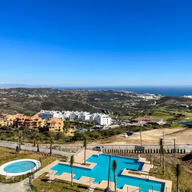 Sale of middle floor apartment in Calanova Golf