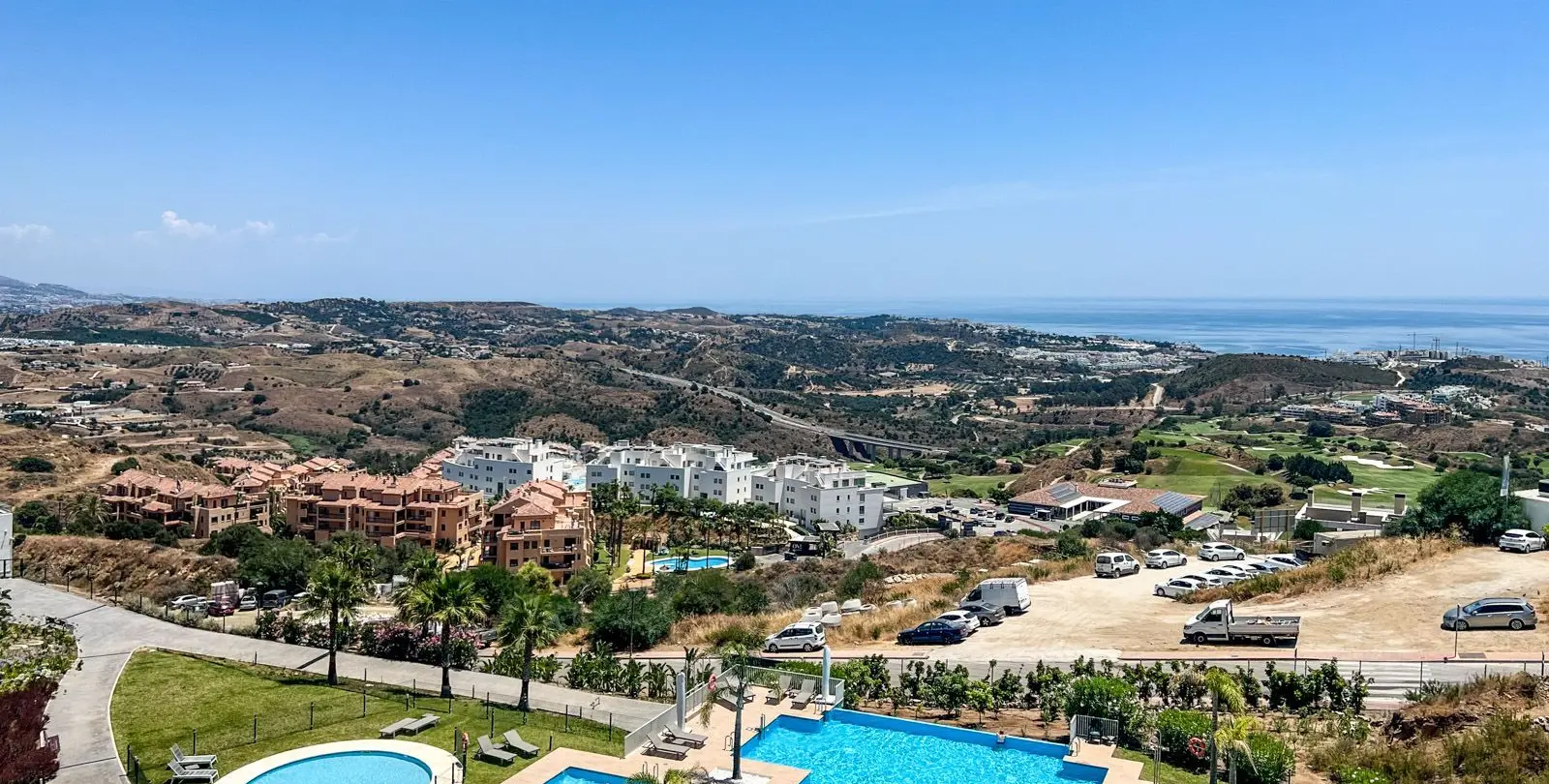 Продажа апартаментов на среднем этаже в Calanova Golf 1