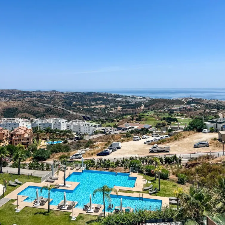 Sale of middle floor apartment in Calanova Golf