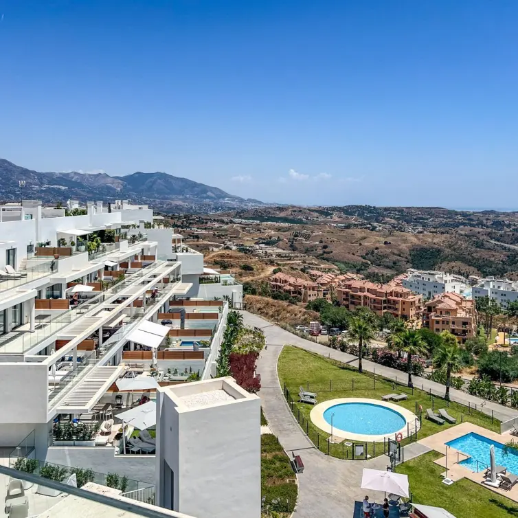 Sale of middle floor apartment in Calanova Golf