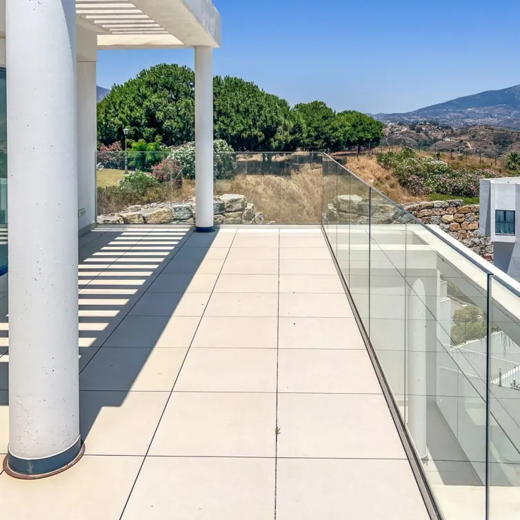 Sale of middle floor apartment in Calanova Golf