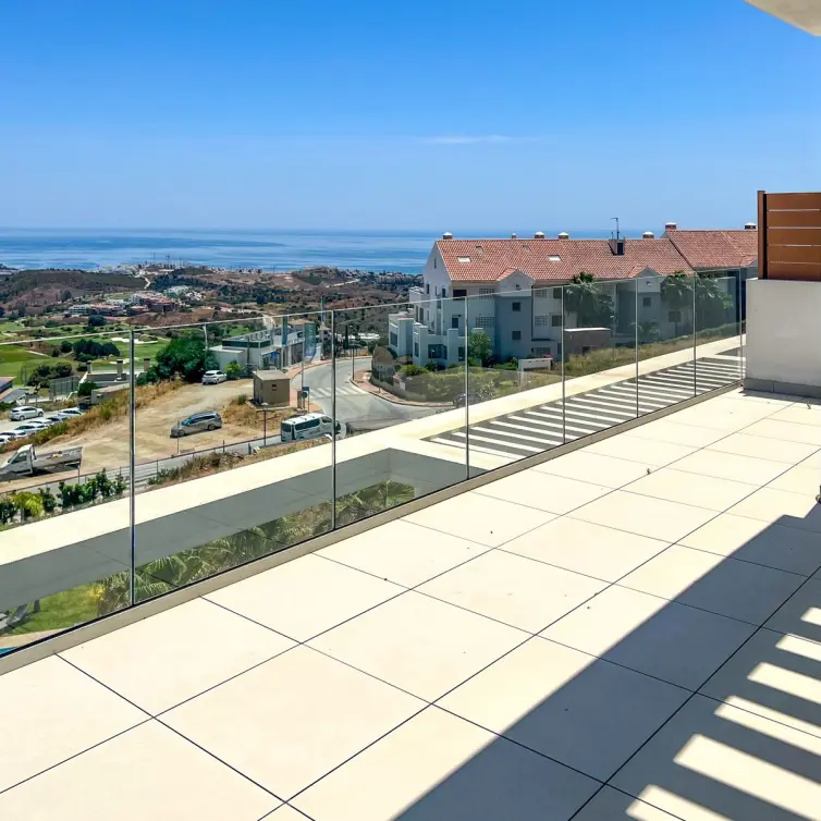 Sale of middle floor apartment in Calanova Golf