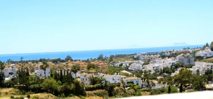Sale of townhouse in Estepona 1