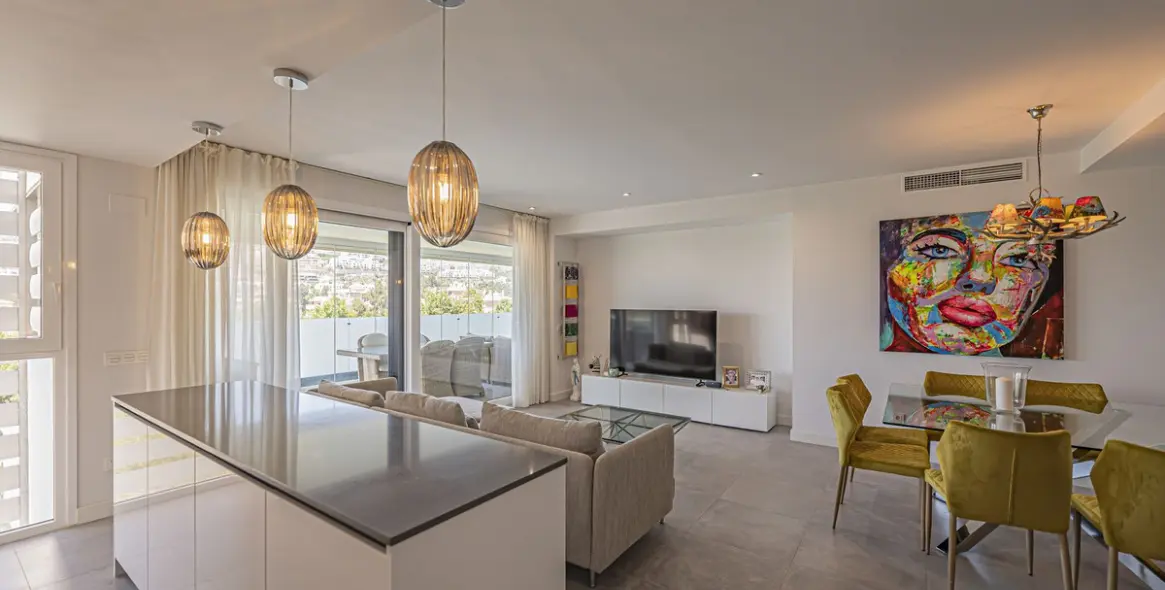 Sale of middle floor apartment in La Cala de Mijas 6