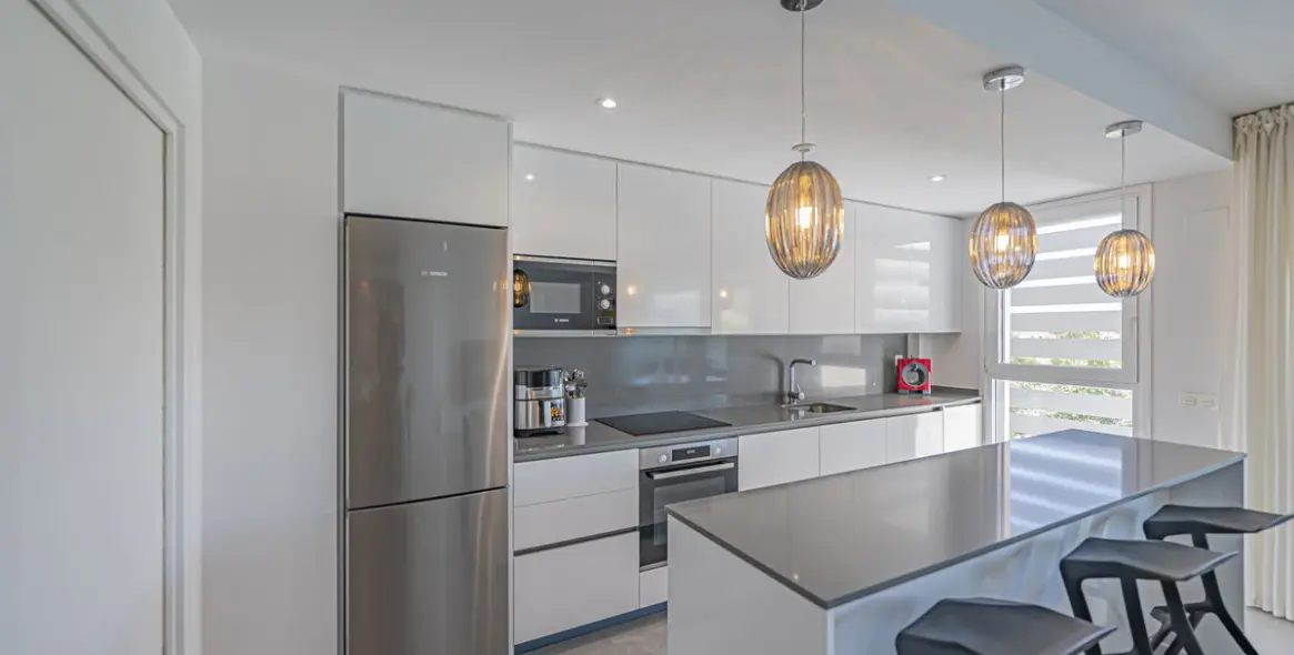 Sale of middle floor apartment in La Cala de Mijas 11