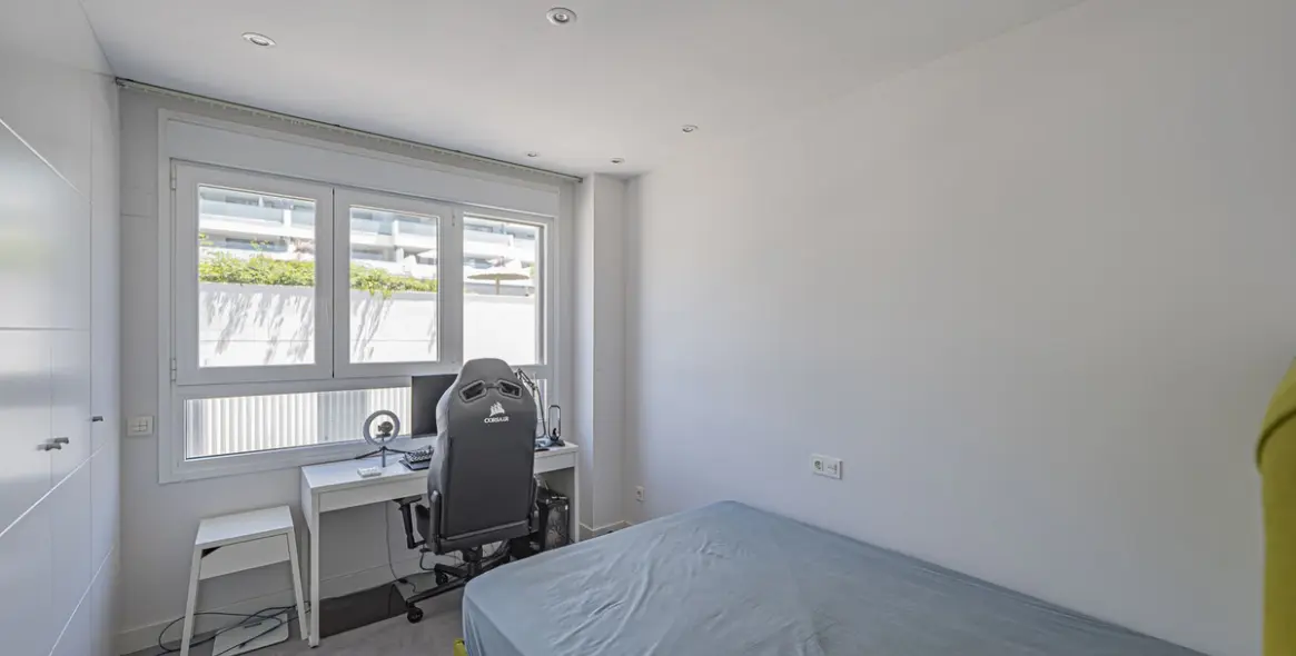 Sale of middle floor apartment in La Cala de Mijas 12