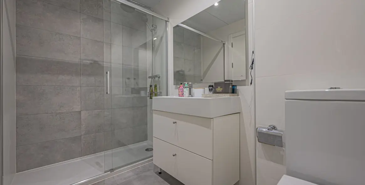 Sale of middle floor apartment in La Cala de Mijas 17