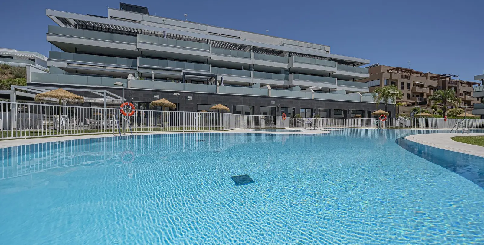 Продажа апартаментов на среднем этаже в La Cala de Mijas 1