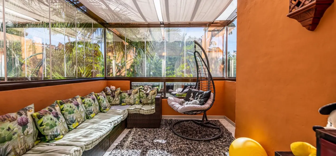 Sale of middle floor apartment in Nueva Andalucía 2