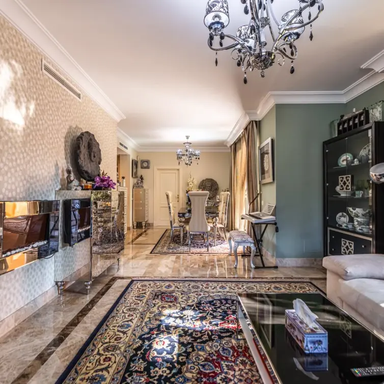 Sale of middle floor apartment in Nueva Andalucía