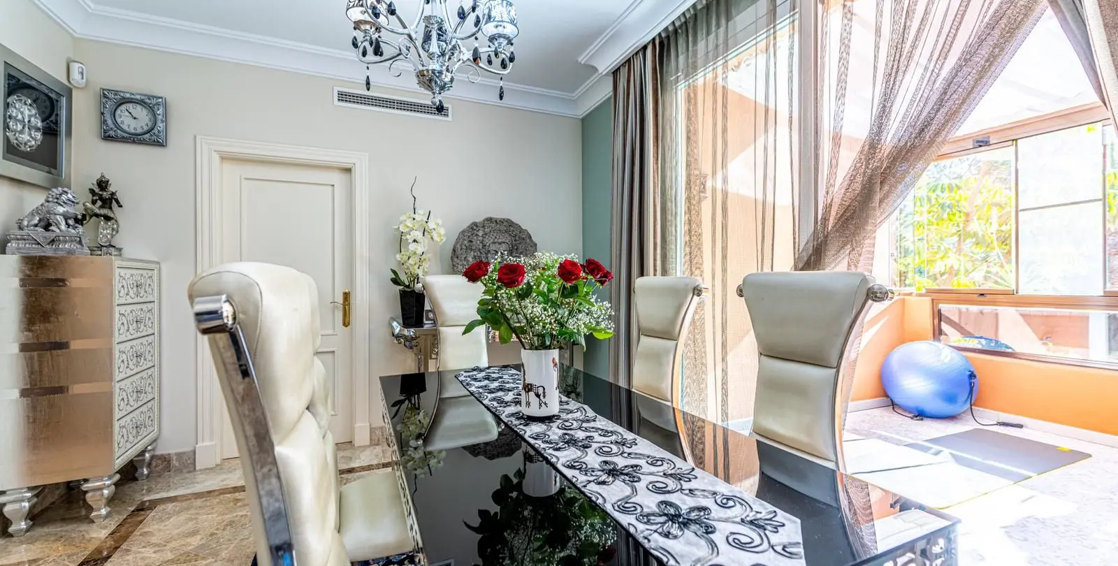 Sale of middle floor apartment in Nueva Andalucía 5