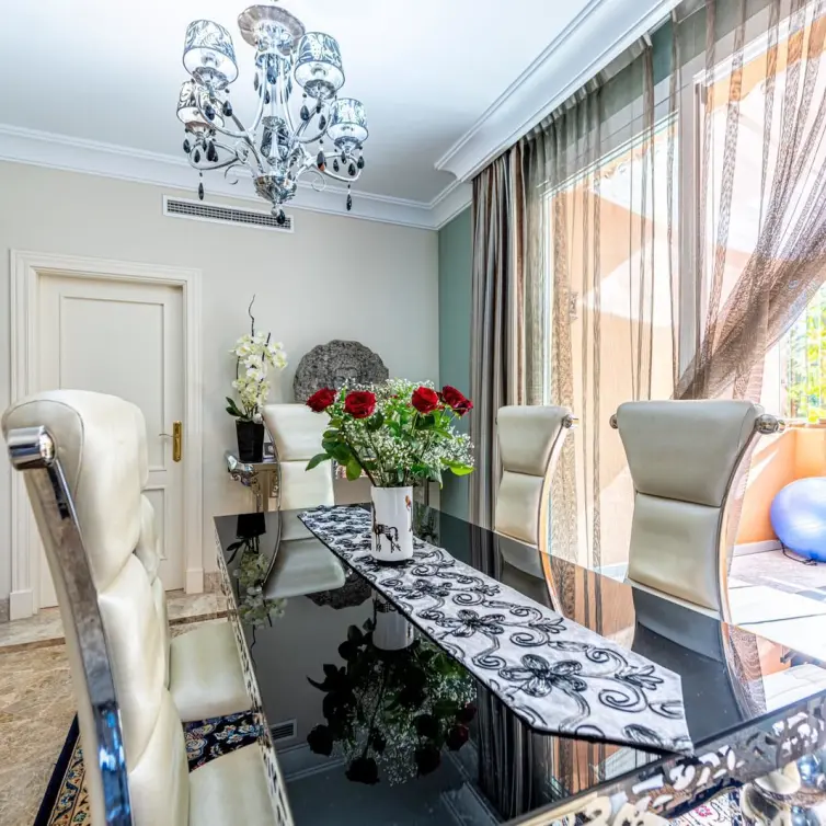 Sale of middle floor apartment in Nueva Andalucía