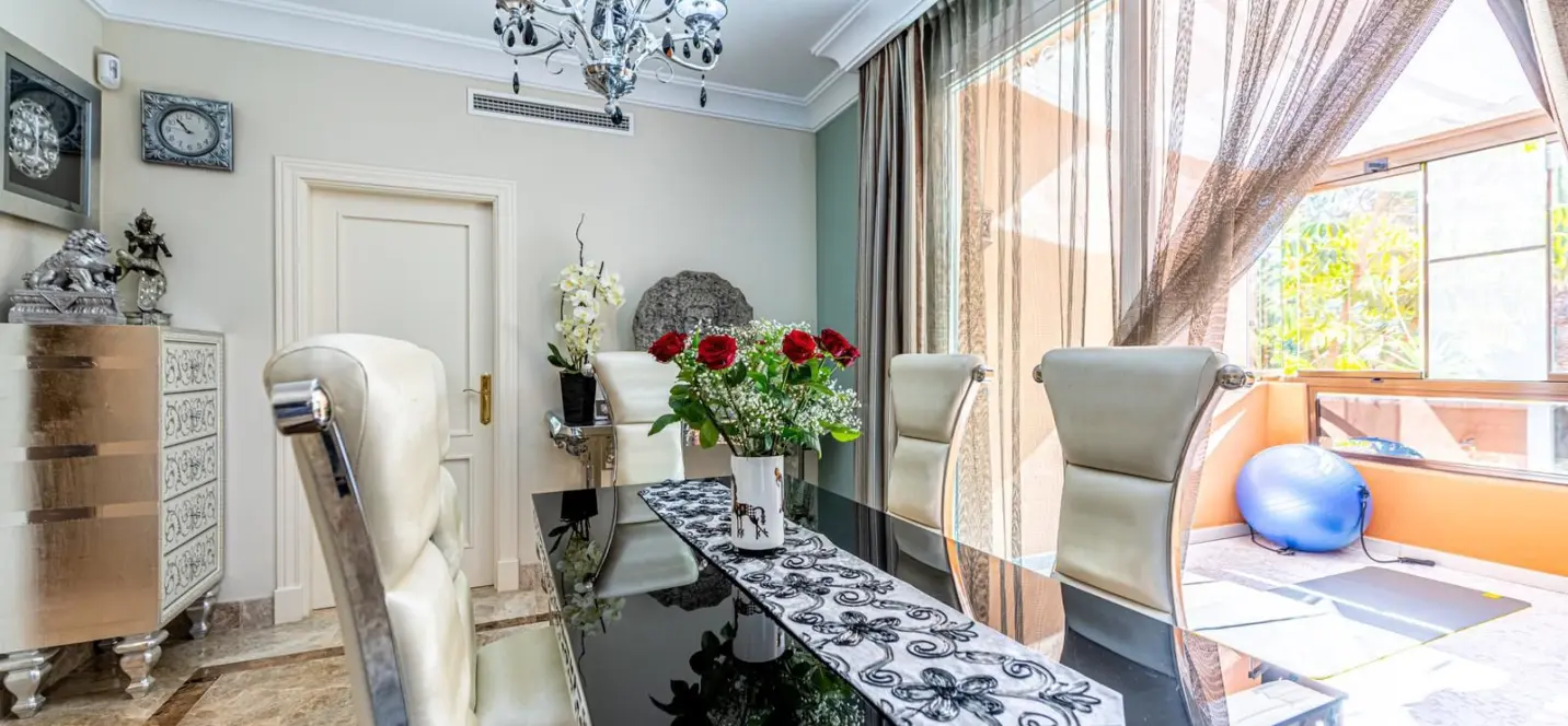 Sale of middle floor apartment in Nueva Andalucía 4