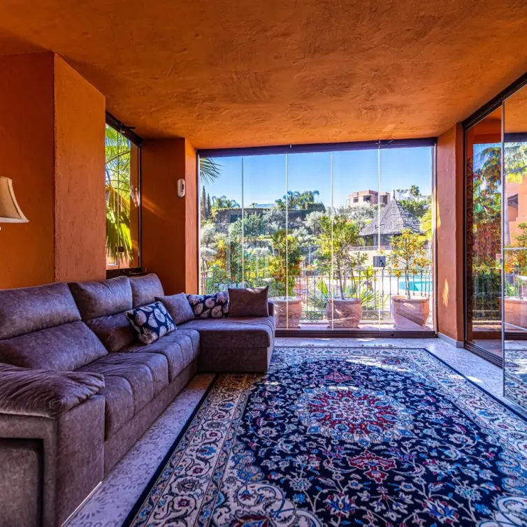 Sale of middle floor apartment in Nueva Andalucía