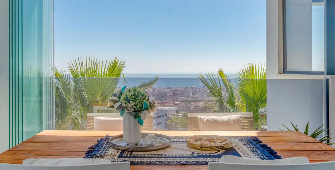 Sale of middle floor apartment in Estepona 2