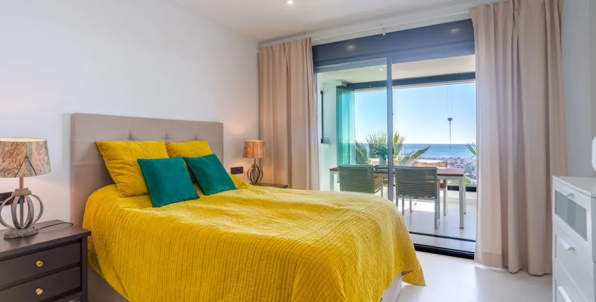 Sale of middle floor apartment in Estepona 14