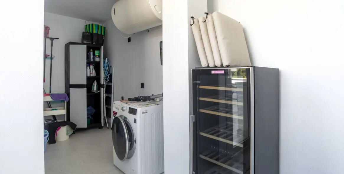 Sale of middle floor apartment in Estepona 29