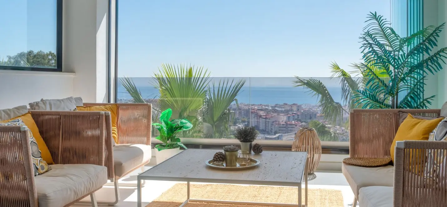 Sale of middle floor apartment in Estepona 0