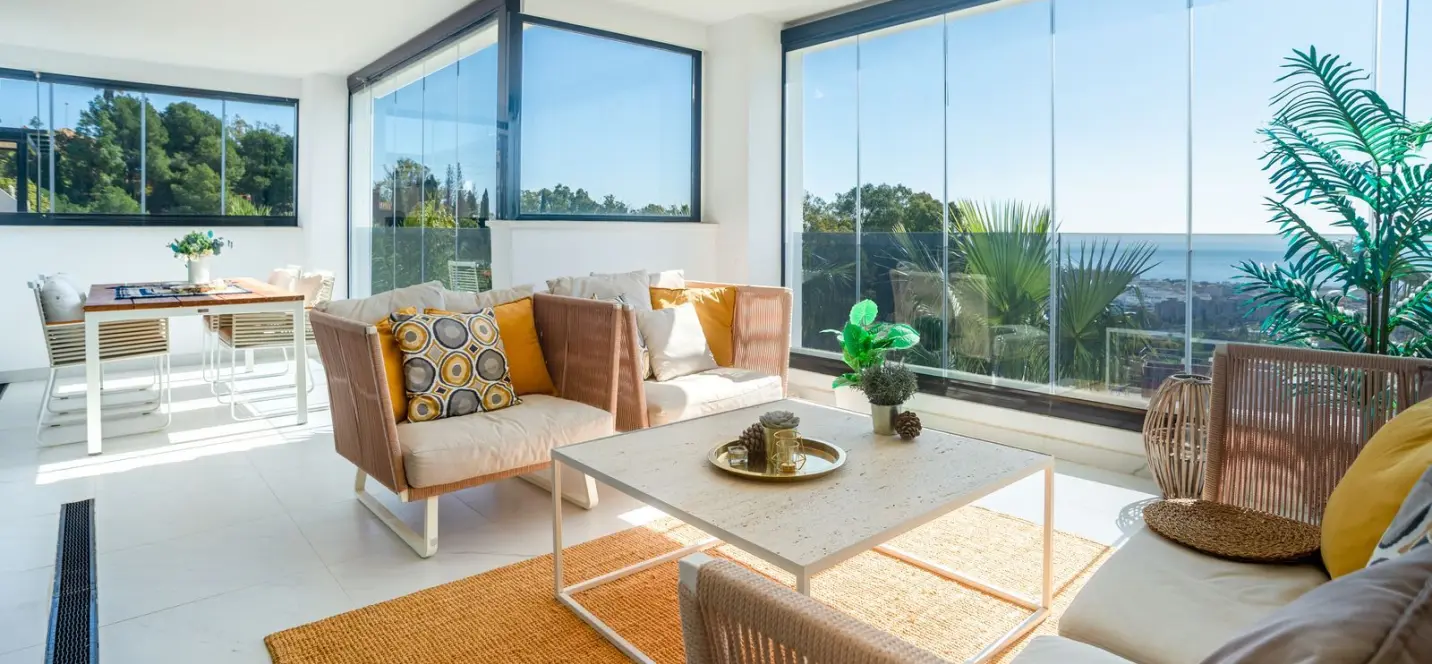 Sale of middle floor apartment in Estepona 1