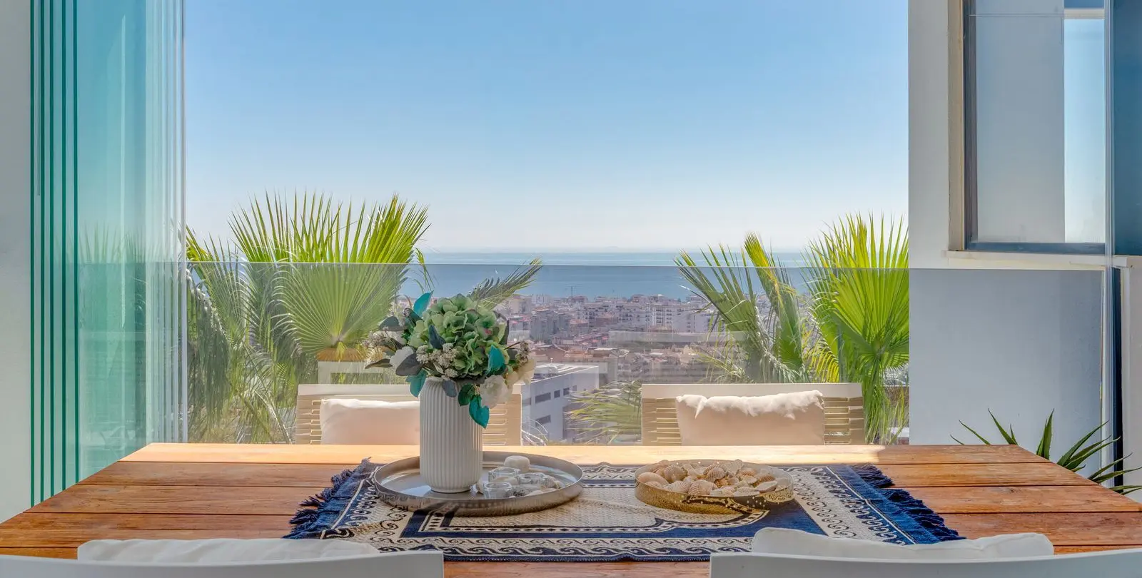 Sale of middle floor apartment in Estepona 3