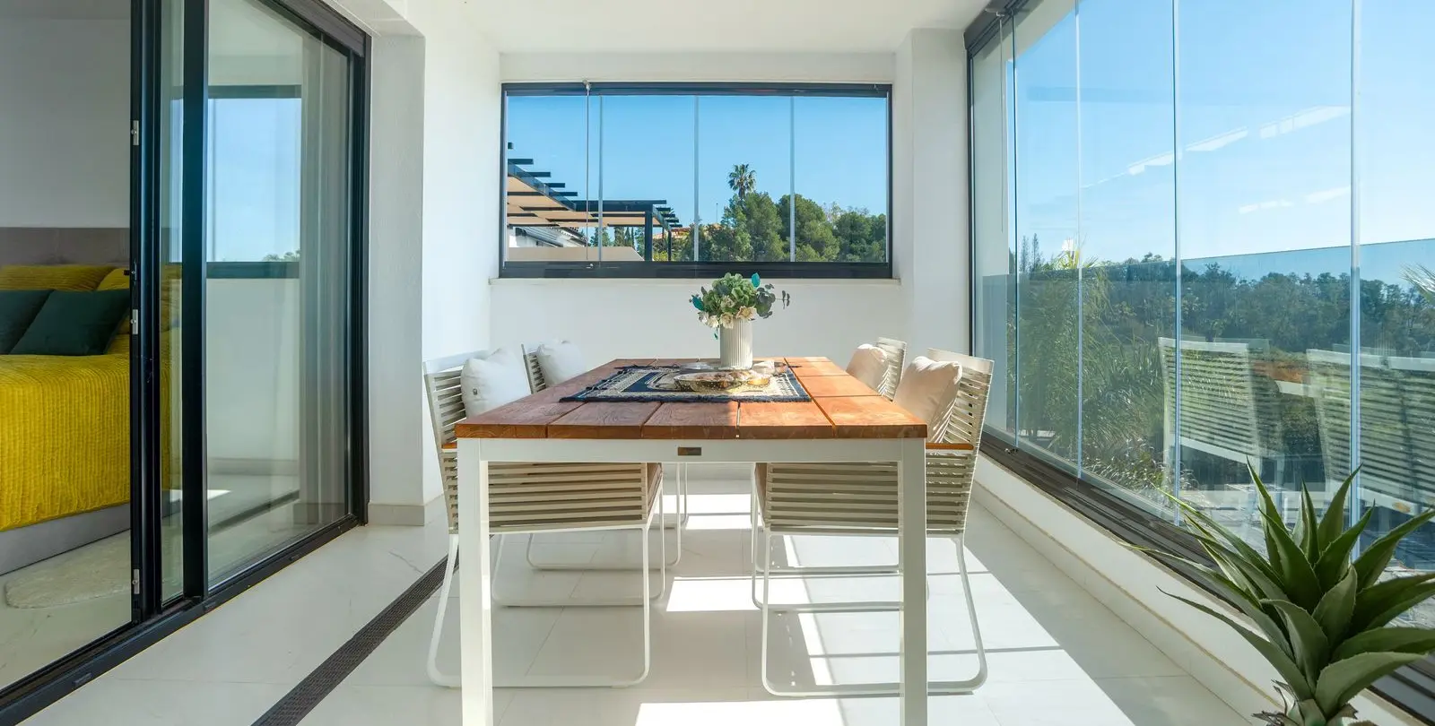 Sale of middle floor apartment in Estepona 4