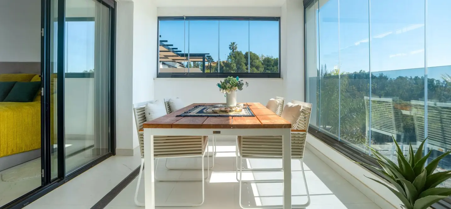 Sale of middle floor apartment in Estepona 3