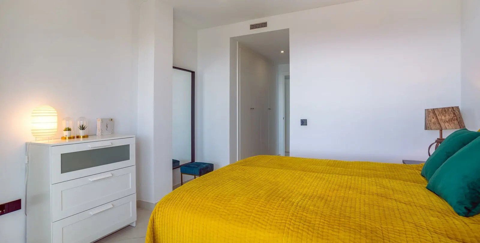 Sale of middle floor apartment in Estepona 15