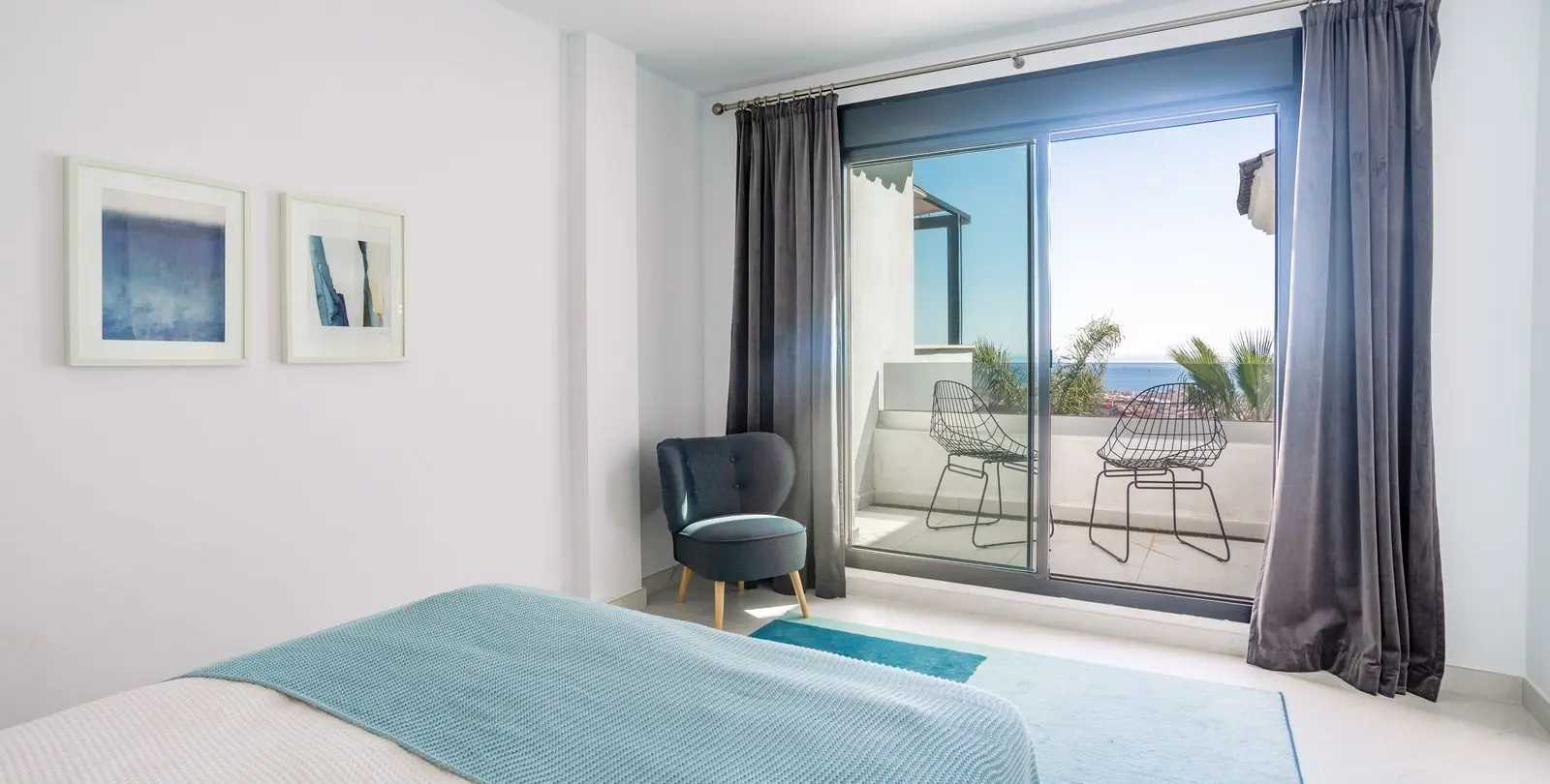 Sale of middle floor apartment in Estepona 19