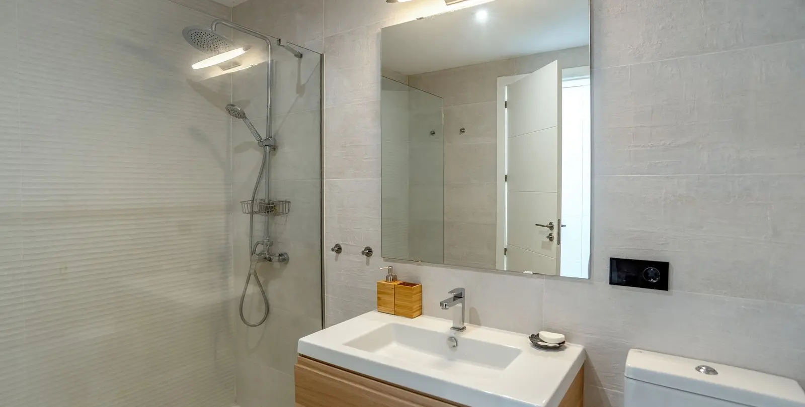 Sale of middle floor apartment in Estepona 20