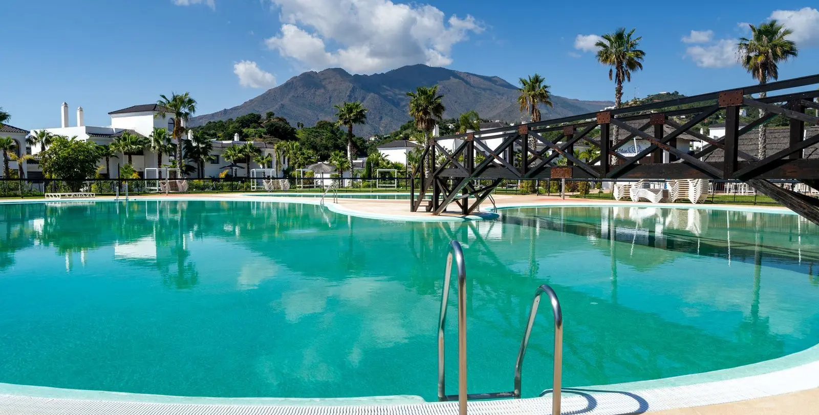 Sale of middle floor apartment in Estepona 21