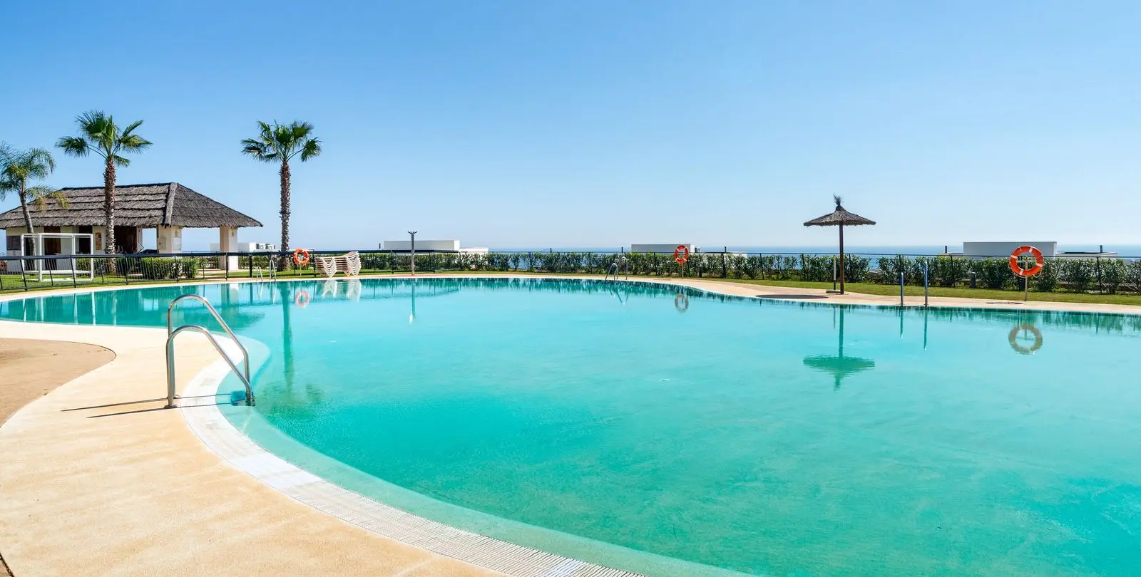 Sale of middle floor apartment in Estepona 22