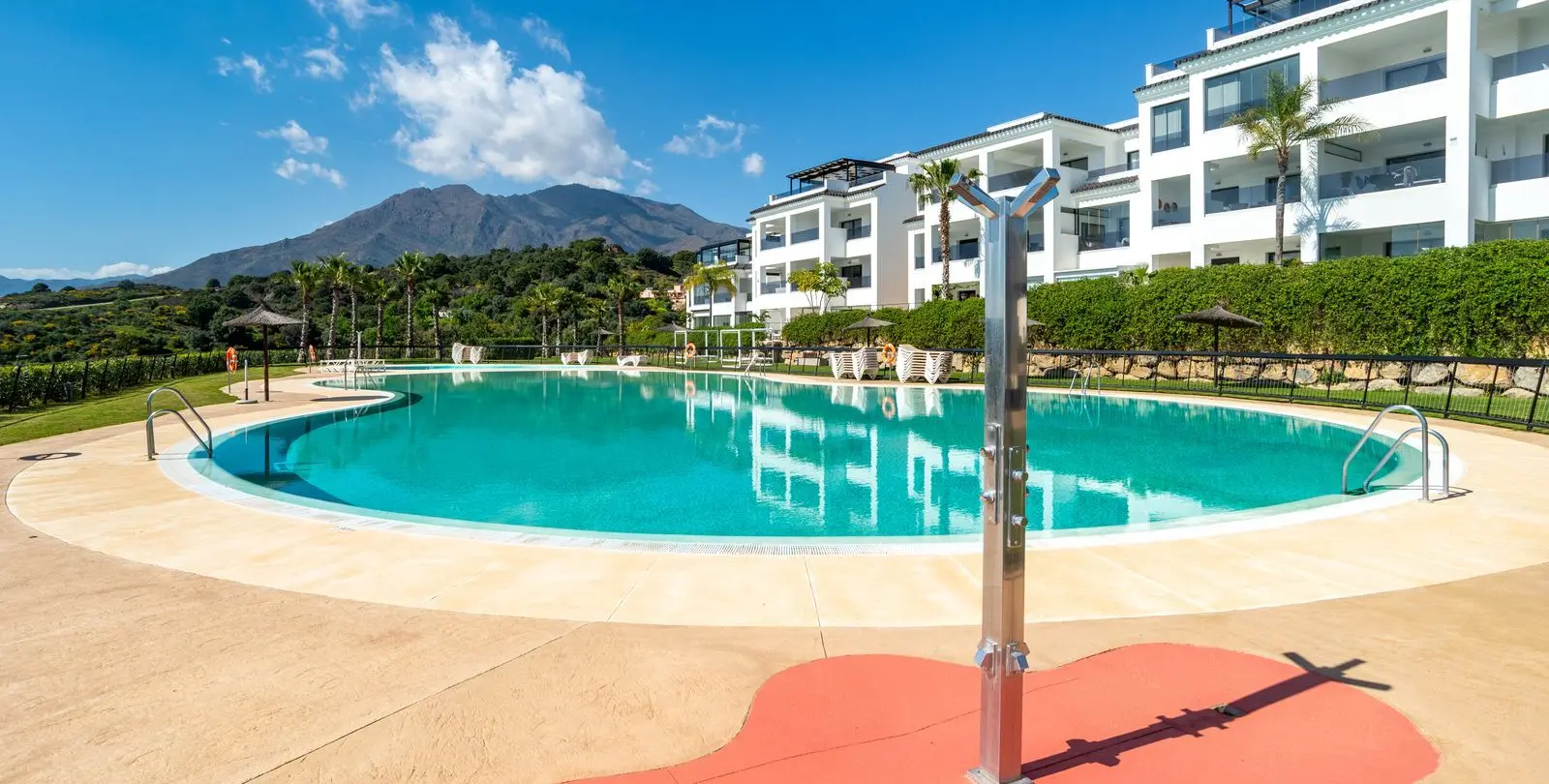 Sale of middle floor apartment in Estepona 23