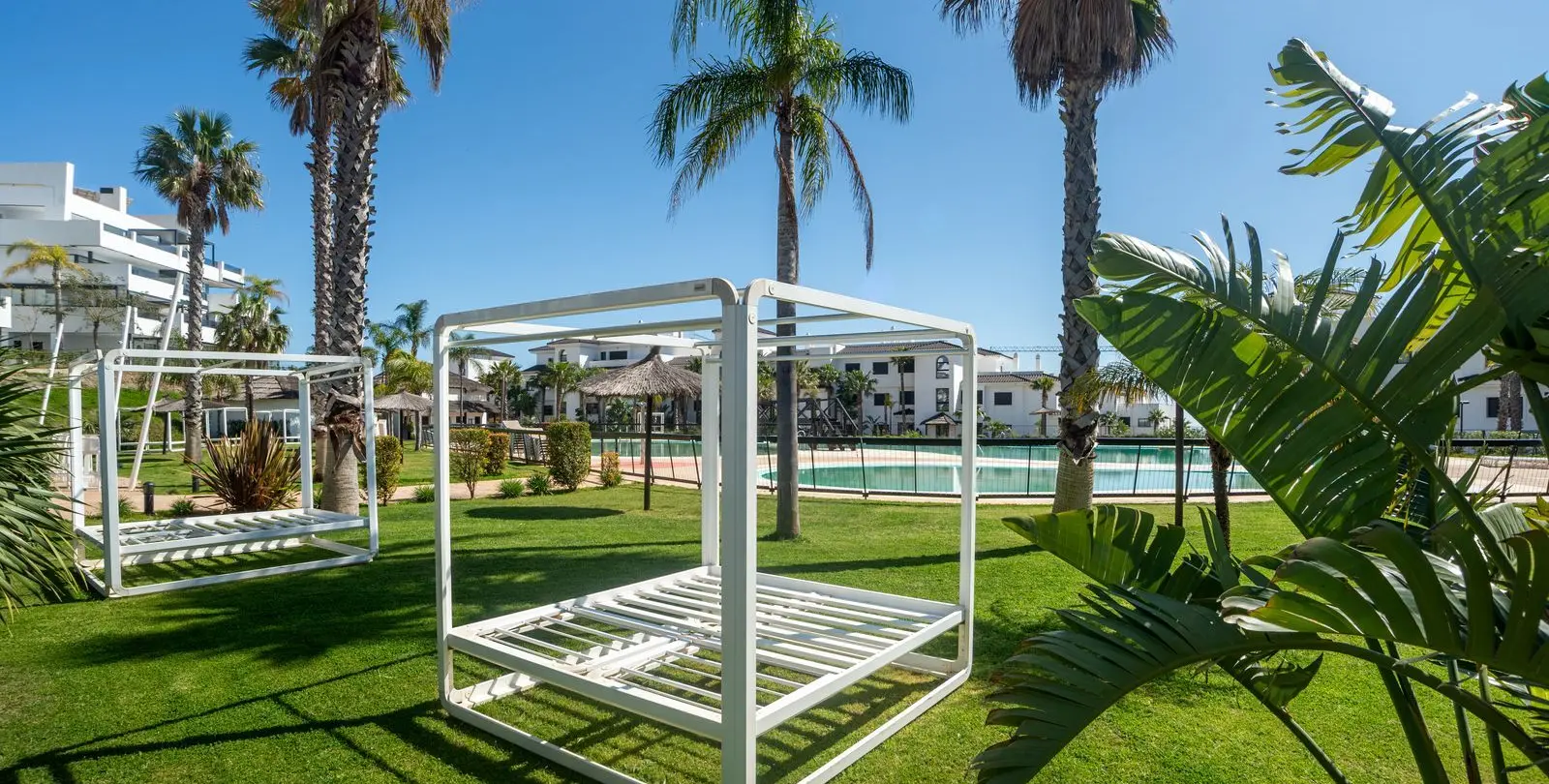 Sale of middle floor apartment in Estepona 24
