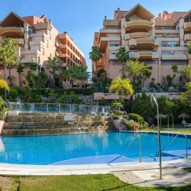 Venta de apartamento en planta media en Nueva Andalucía