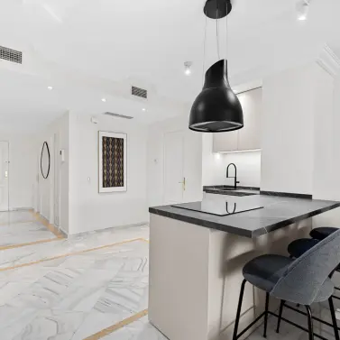 Venta de apartamento en planta media en Nueva Andalucía