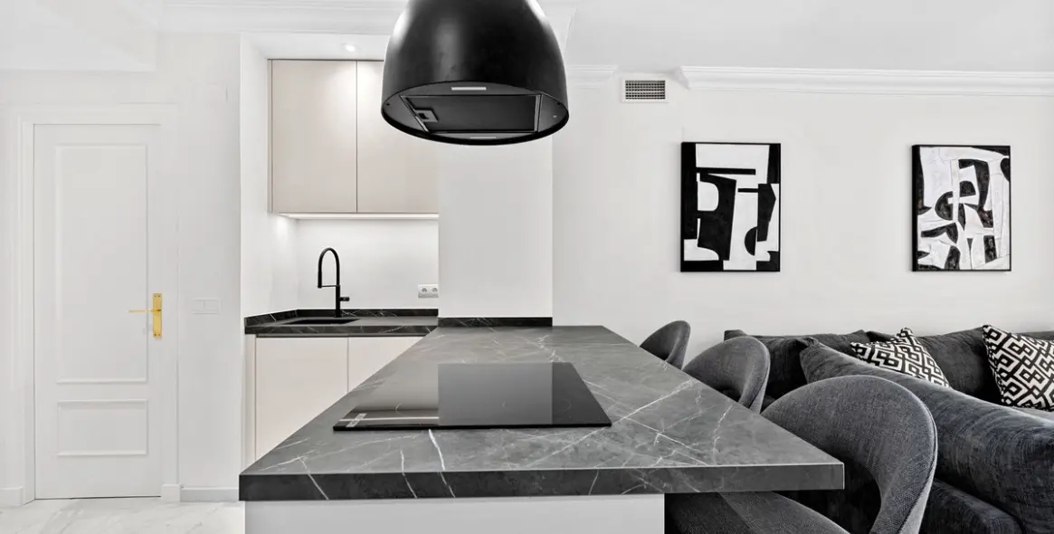 Venta de apartamento en planta media en Nueva Andalucía 5