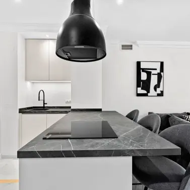 Venta de apartamento en planta media en Nueva Andalucía
