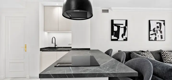 Venta de apartamento en planta media en Nueva Andalucía 4