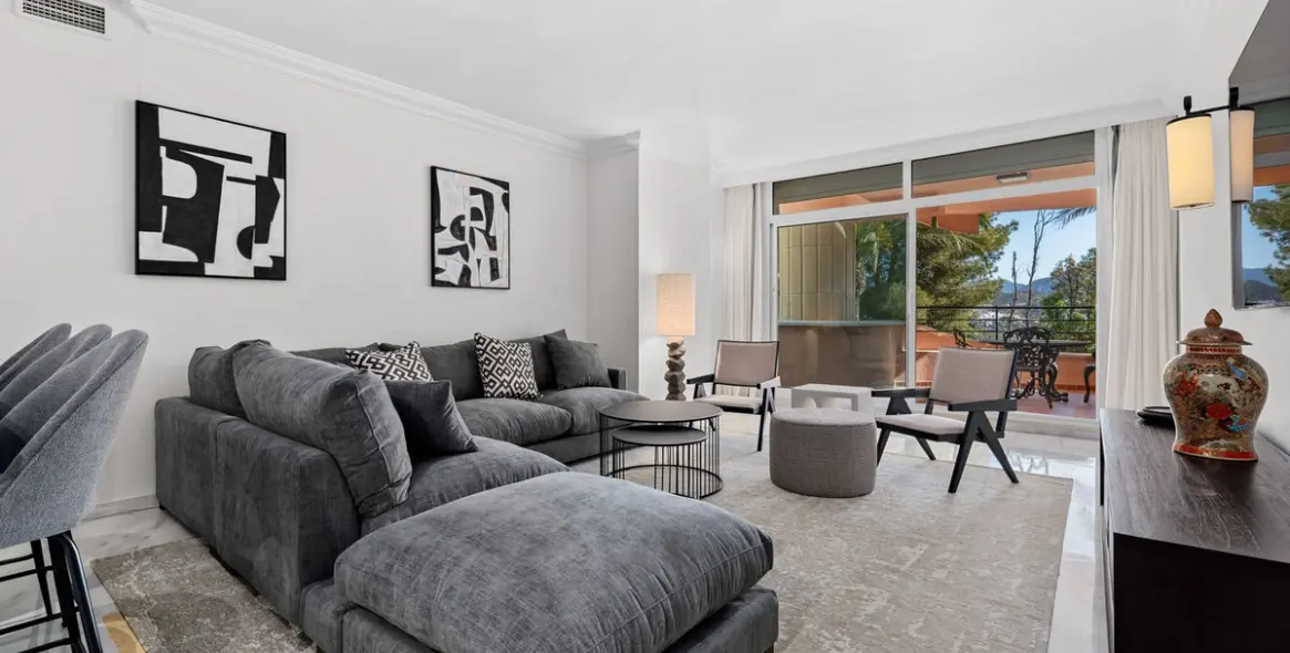 Venta de apartamento en planta media en Nueva Andalucía 6