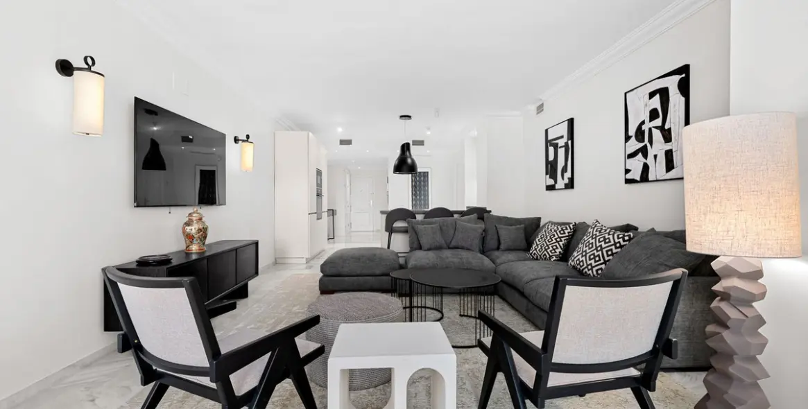 Venta de apartamento en planta media en Nueva Andalucía 7