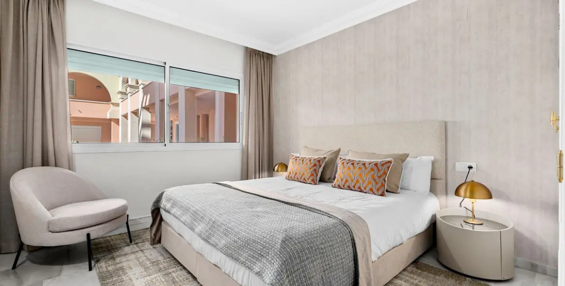 Venta de apartamento en planta media en Nueva Andalucía 14