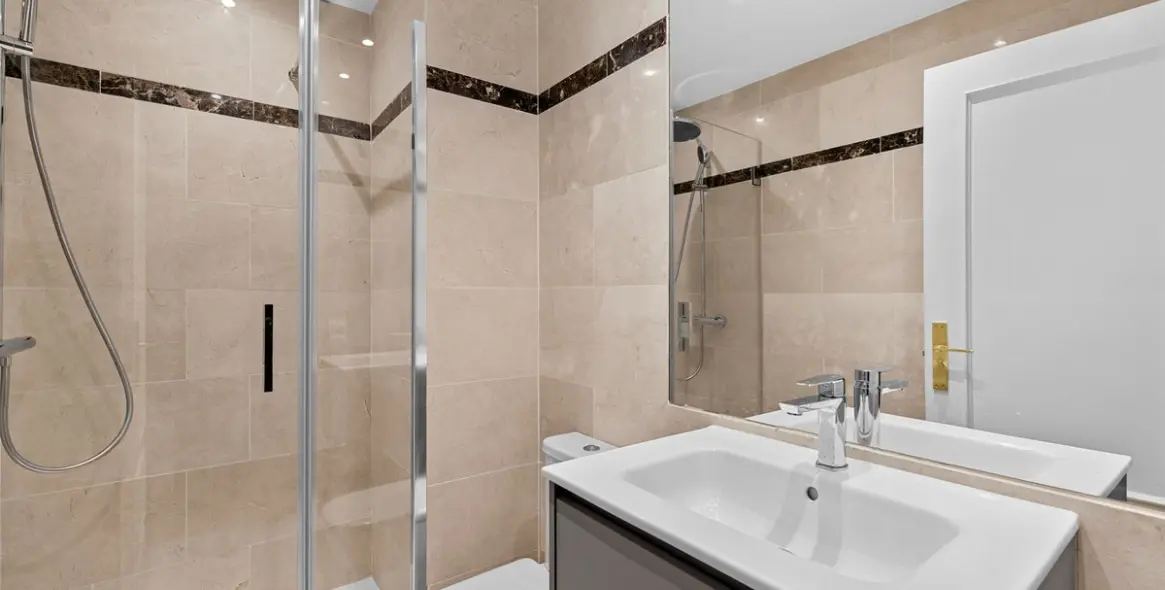 Venta de apartamento en planta media en Nueva Andalucía 20